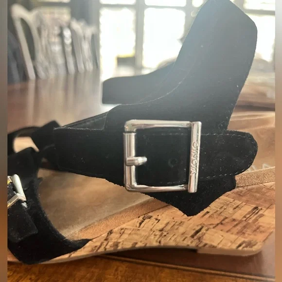 Vionic ANKA Black Suede Sandals with Silver Buckles EUC - Picture 9 of 9